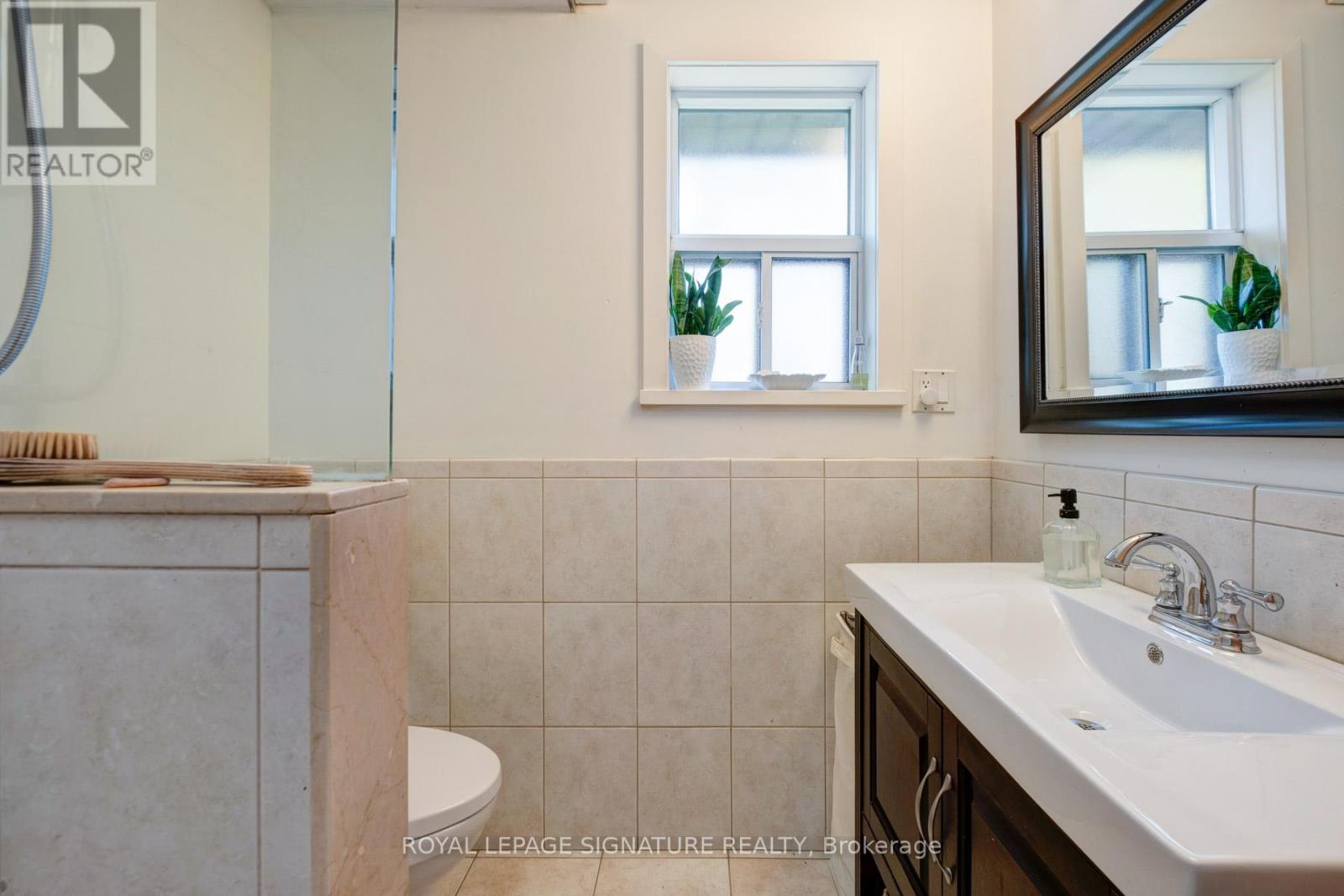 90 Whitburn Crescent, Toronto, Ontario  M3H 2S4 - Photo 22 - W13103752