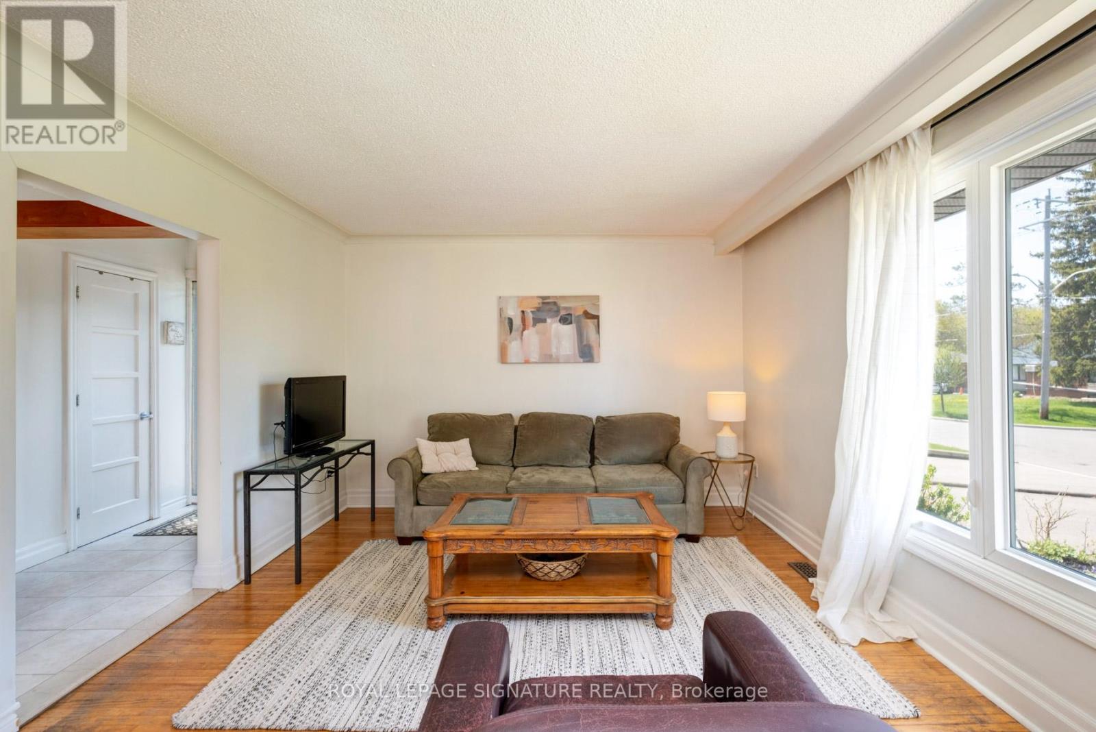 90 Whitburn Crescent, Toronto, Ontario  M3H 2S4 - Photo 5 - W13103752