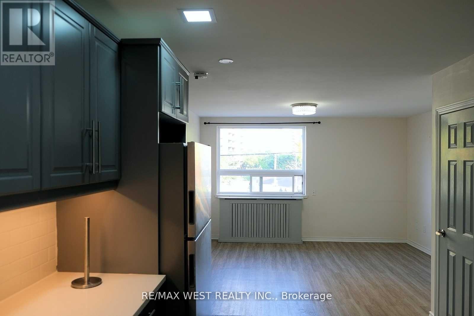 2nd Flr - 4992b Dundas Street W, Toronto, Ontario  M9A 1B8 - Photo 4 - W13103762
