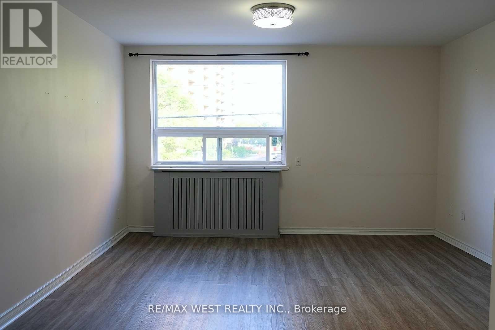 2nd Flr - 4992b Dundas Street W, Toronto, Ontario  M9A 1B8 - Photo 5 - W13103762