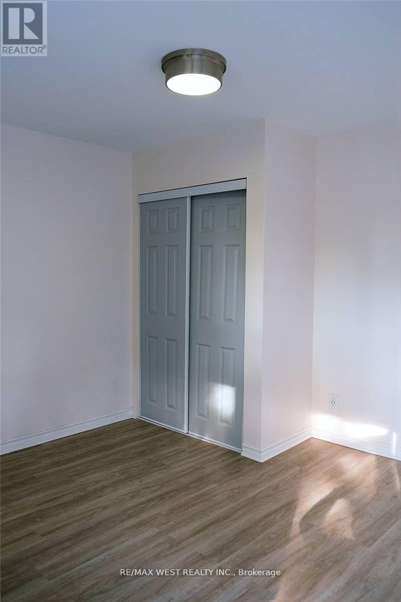 2nd Flr - 4992b Dundas Street W, Toronto, Ontario  M9A 1B8 - Photo 8 - W13103762