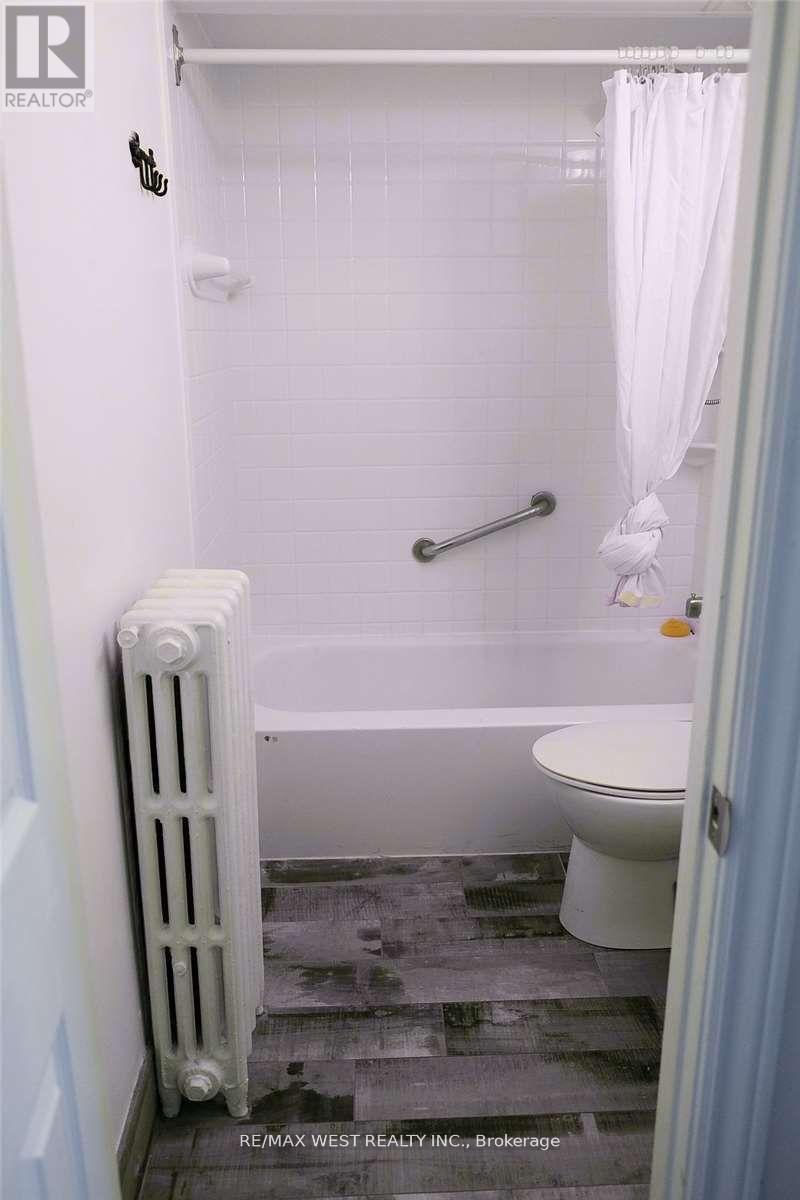 2nd Flr - 4992b Dundas Street W, Toronto, Ontario  M9A 1B8 - Photo 9 - W13103762