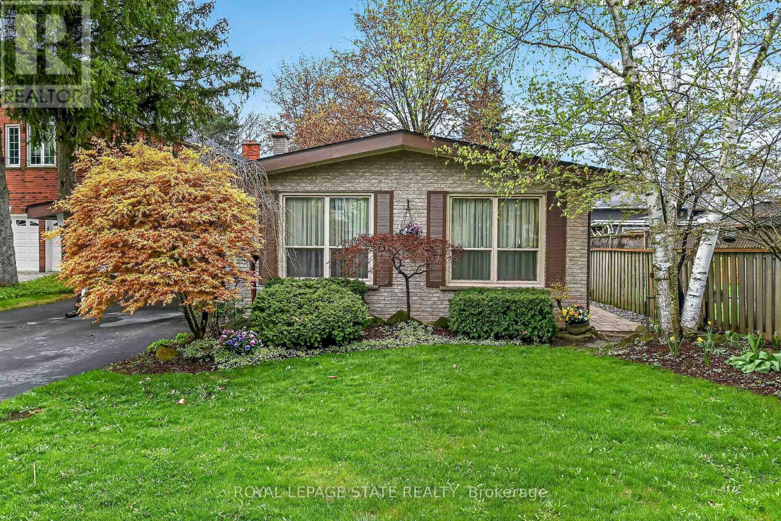 582 Woodview Road, Burlington, Ontario  L7N 3A1 - Photo 3 - W13103770