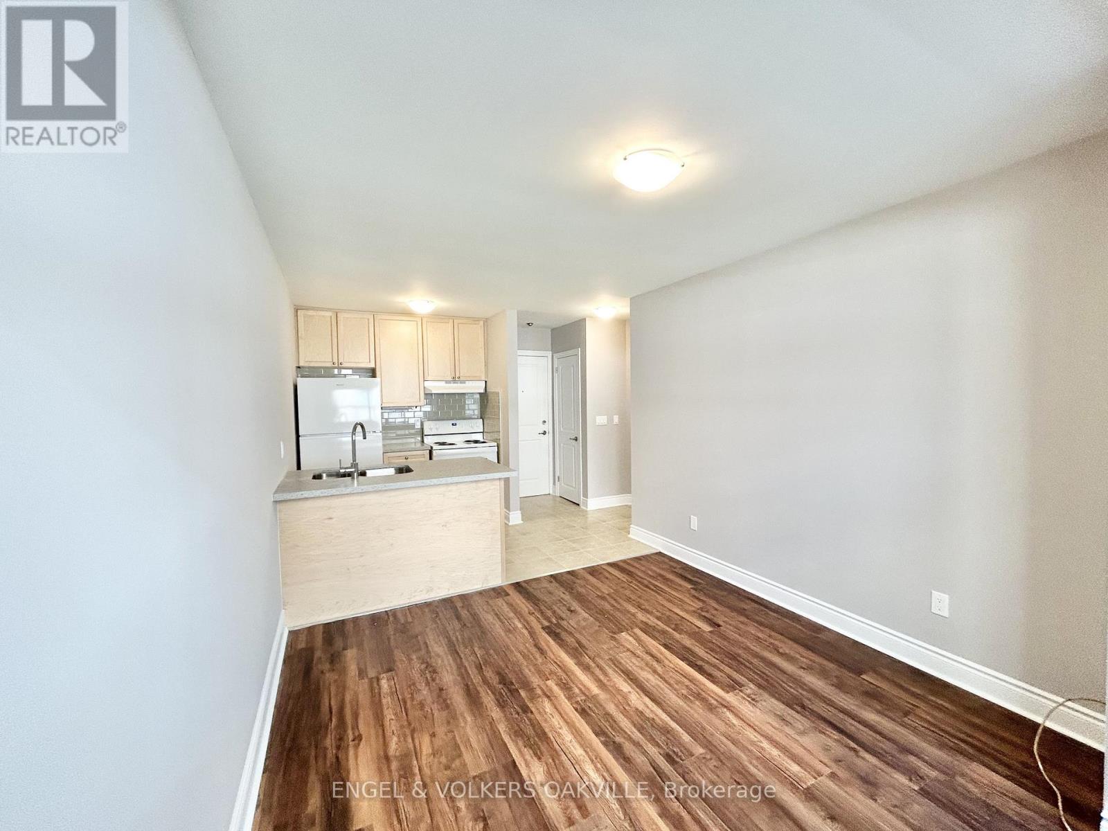 106 - 9 Thirty Third Street, Toronto, Ontario  M8W 3G7 - Photo 4 - W13103798