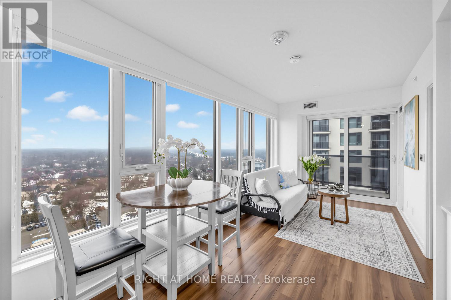 1404 - 30 Samuel Wood Way, Toronto, Ontario  M9B 0C9 - Photo 1 - W13103808