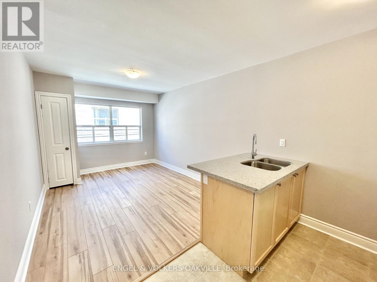 204 - 11 Thirty Third Street, Toronto, Ontario  M8W 3G7 - Photo 2 - W13103834