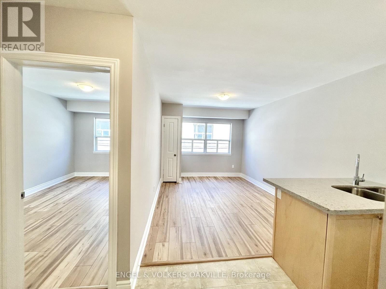 204 - 11 Thirty Third Street, Toronto, Ontario  M8W 3G7 - Photo 4 - W13103834