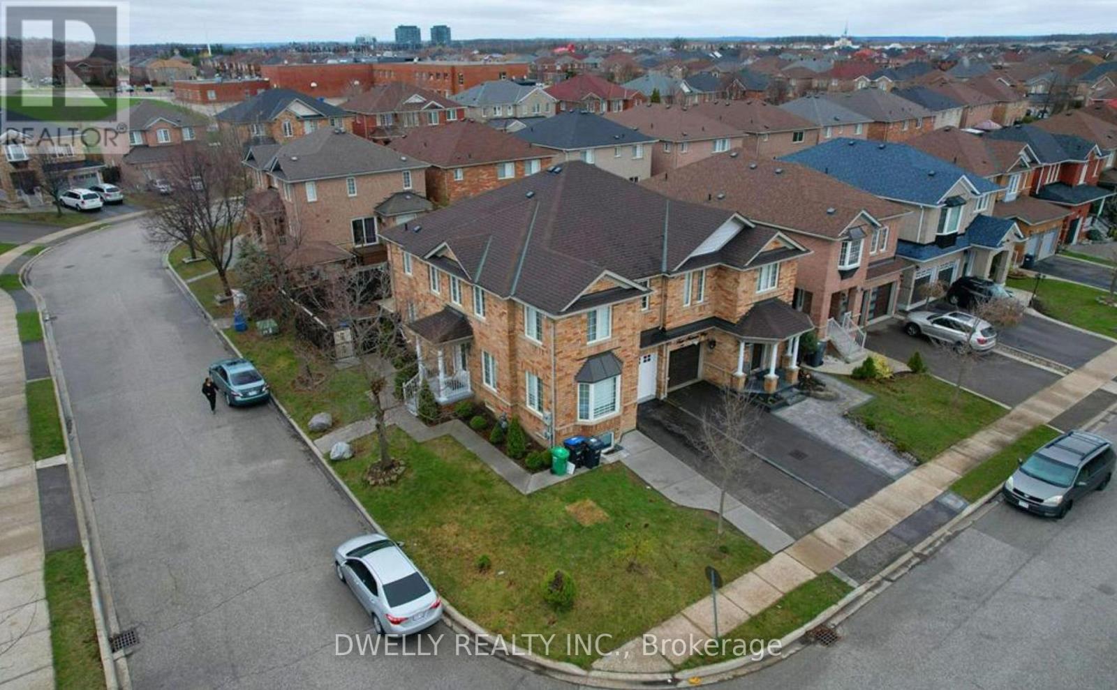 29 Trudelle Crescent, Brampton, Ontario  L7A 2Z1 - Photo 2 - W13103876