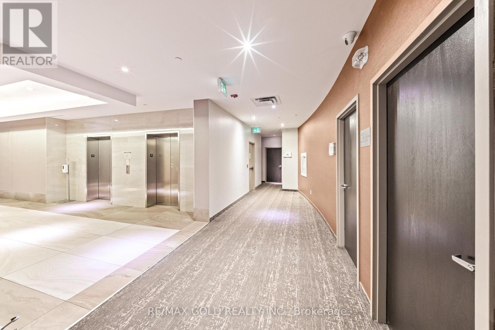 303-218 Export Boulevard, Mississauga, Ontario  L5S 1Y4 - Photo 6 - W13103928