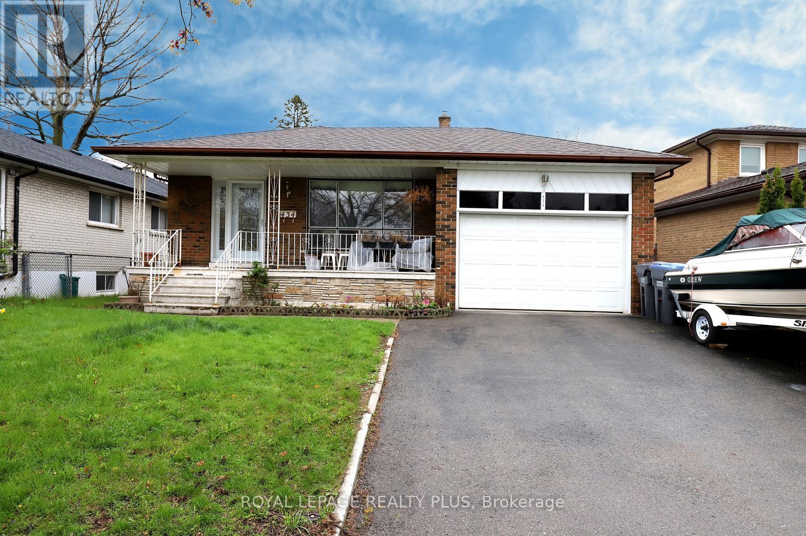 434 Tedwyn Drive, Mississauga, Ontario  L5A 1J6 - Photo 1 - W13103942