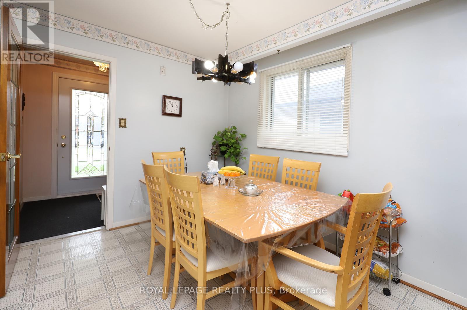 434 Tedwyn Drive, Mississauga, Ontario  L5A 1J6 - Photo 11 - W13103942