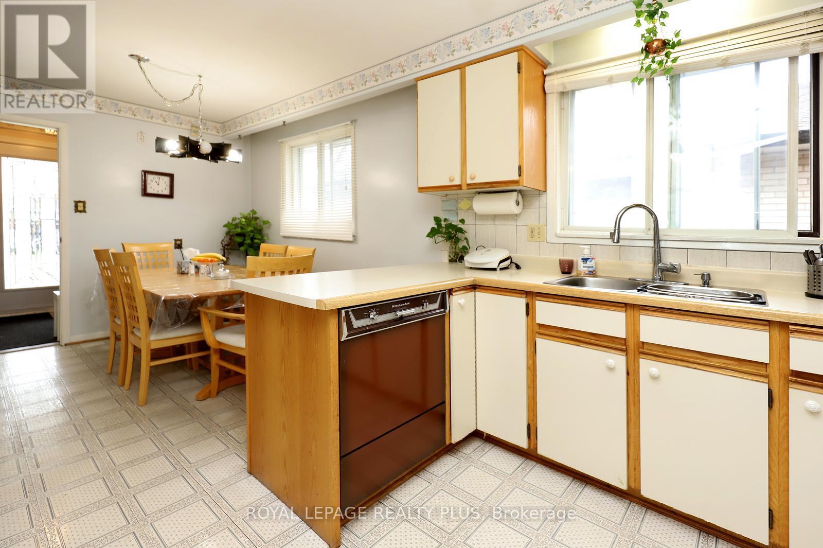 434 Tedwyn Drive, Mississauga, Ontario  L5A 1J6 - Photo 16 - W13103942