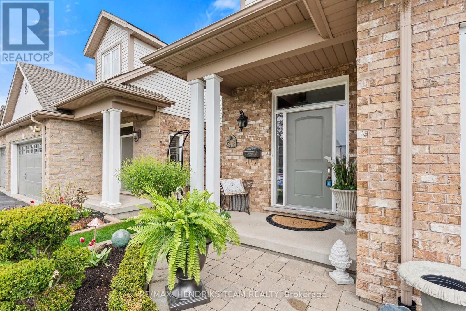 54 Videl Crescent N, St. Catharines, Ontario  L2W 0A3 - Photo 2 - X13104052