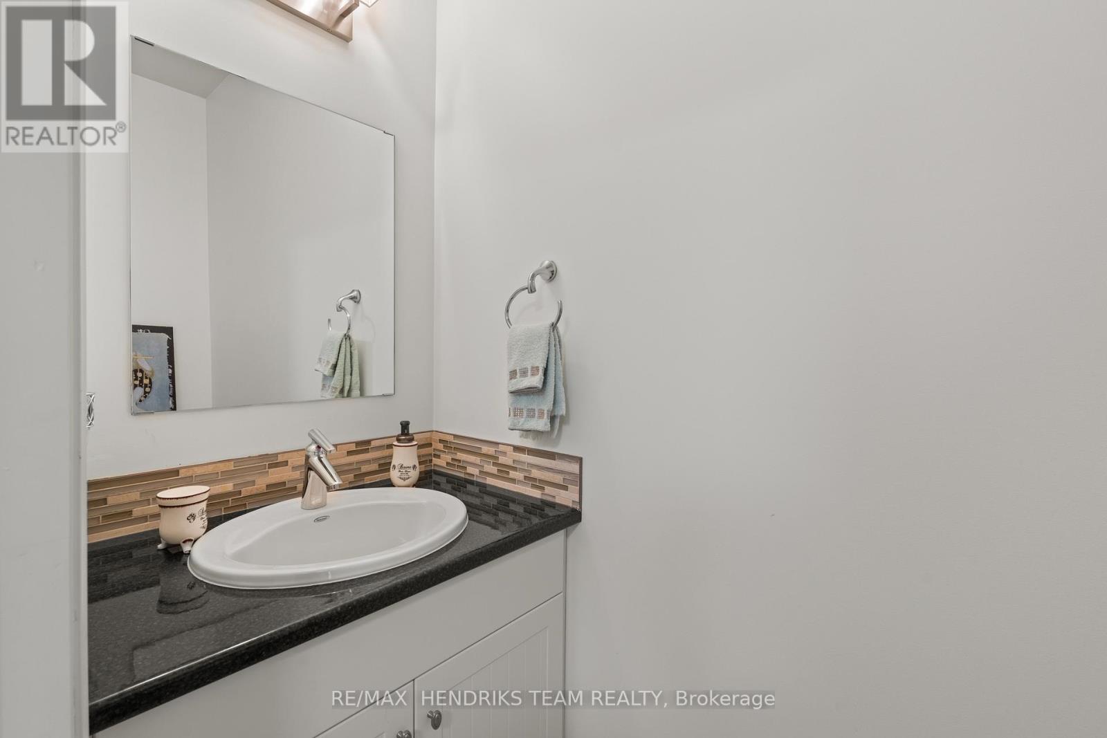 54 Videl Crescent N, St. Catharines, Ontario  L2W 0A3 - Photo 6 - X13104052