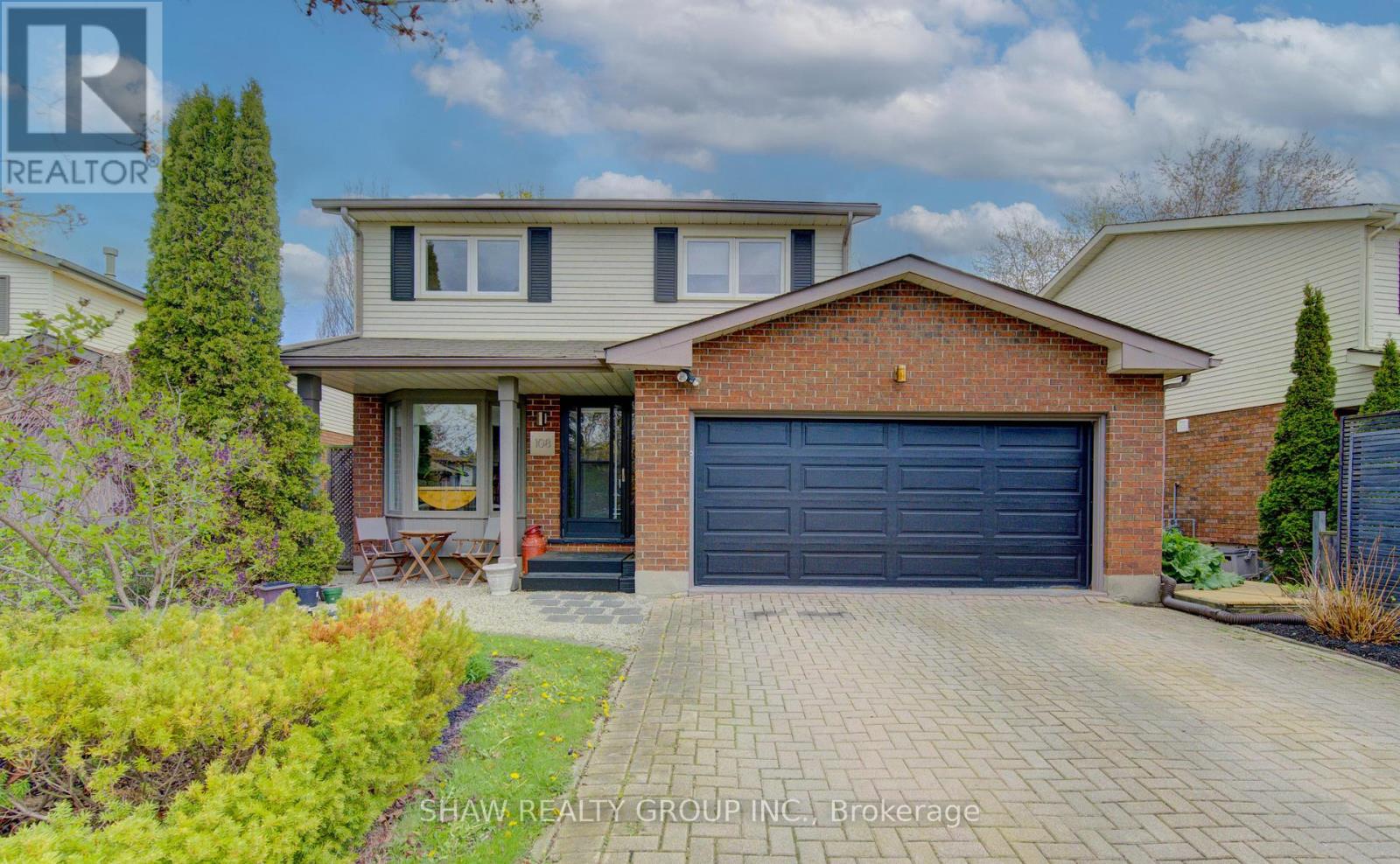 108 Clearwater Crescent, Waterloo, Ontario  N2V 1L8 - Photo 2 - X13103580