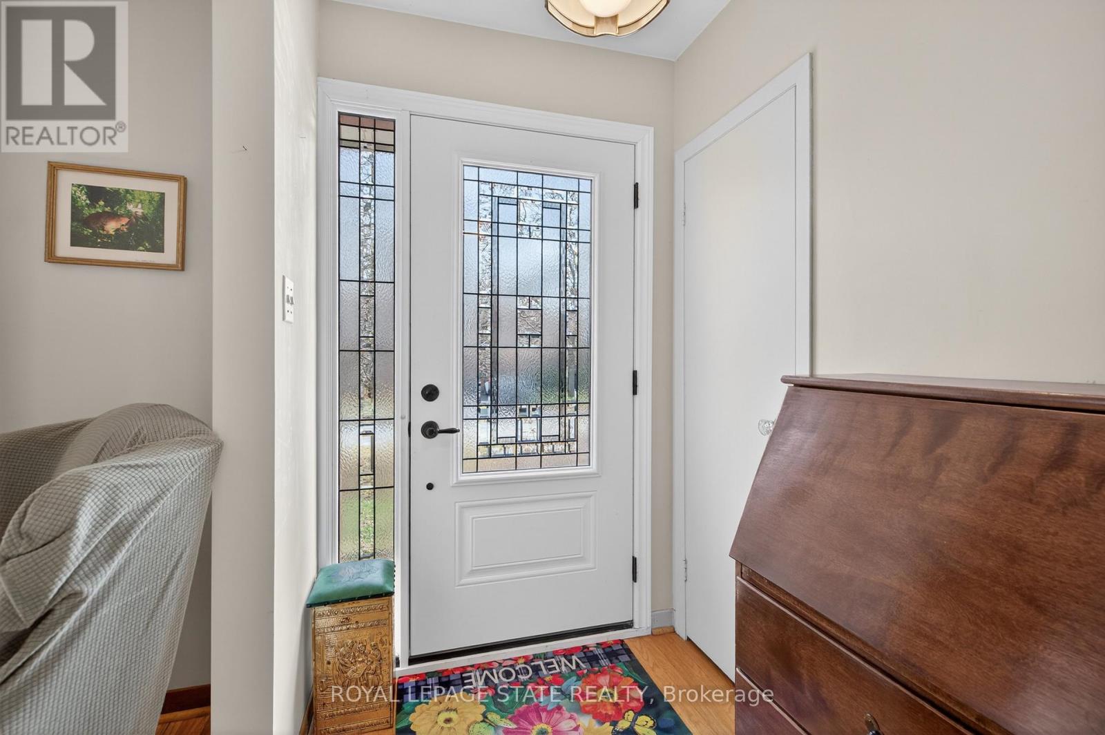 34 Helen Street, Hamilton, Ontario  L9H 1N3 - Photo 3 - X13103824