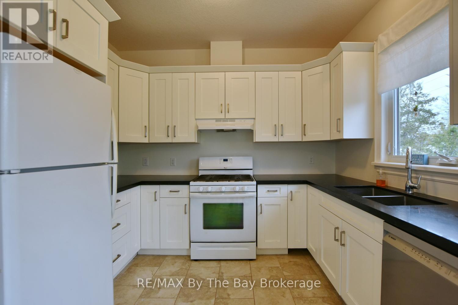 35 Edgewater Road, Wasaga Beach, Ontario  L9Z 2W5 - Photo 19 - S13104100