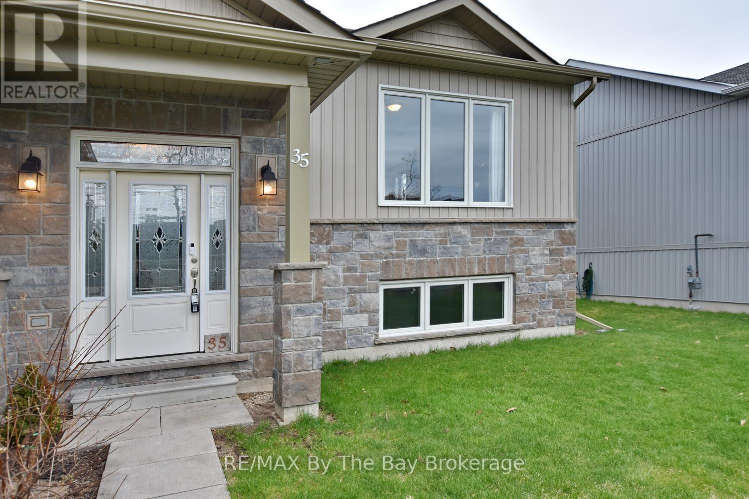 35 Edgewater Road, Wasaga Beach, Ontario  L9Z 2W5 - Photo 3 - S13104100