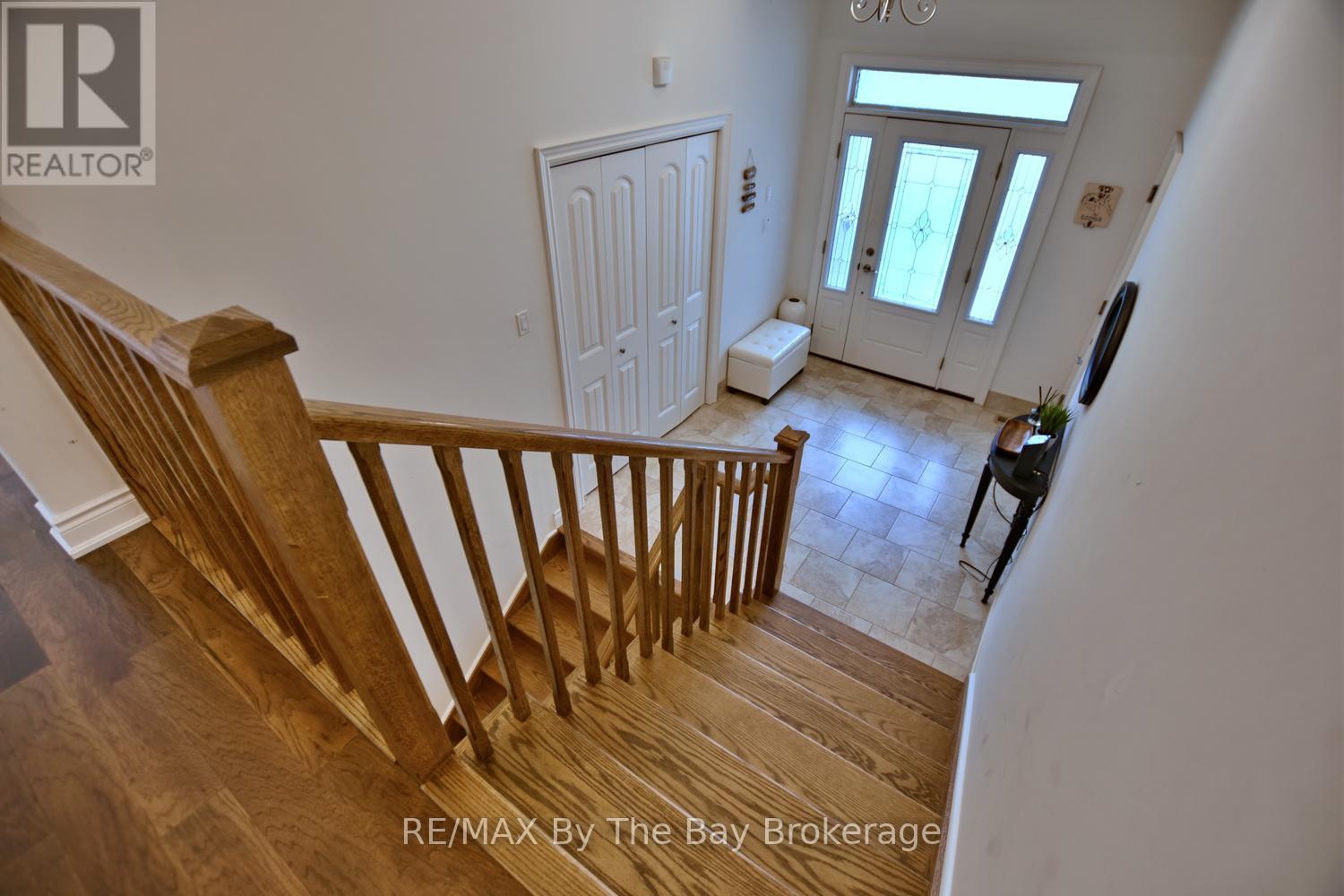 35 Edgewater Road, Wasaga Beach, Ontario  L9Z 2W5 - Photo 4 - S13104100