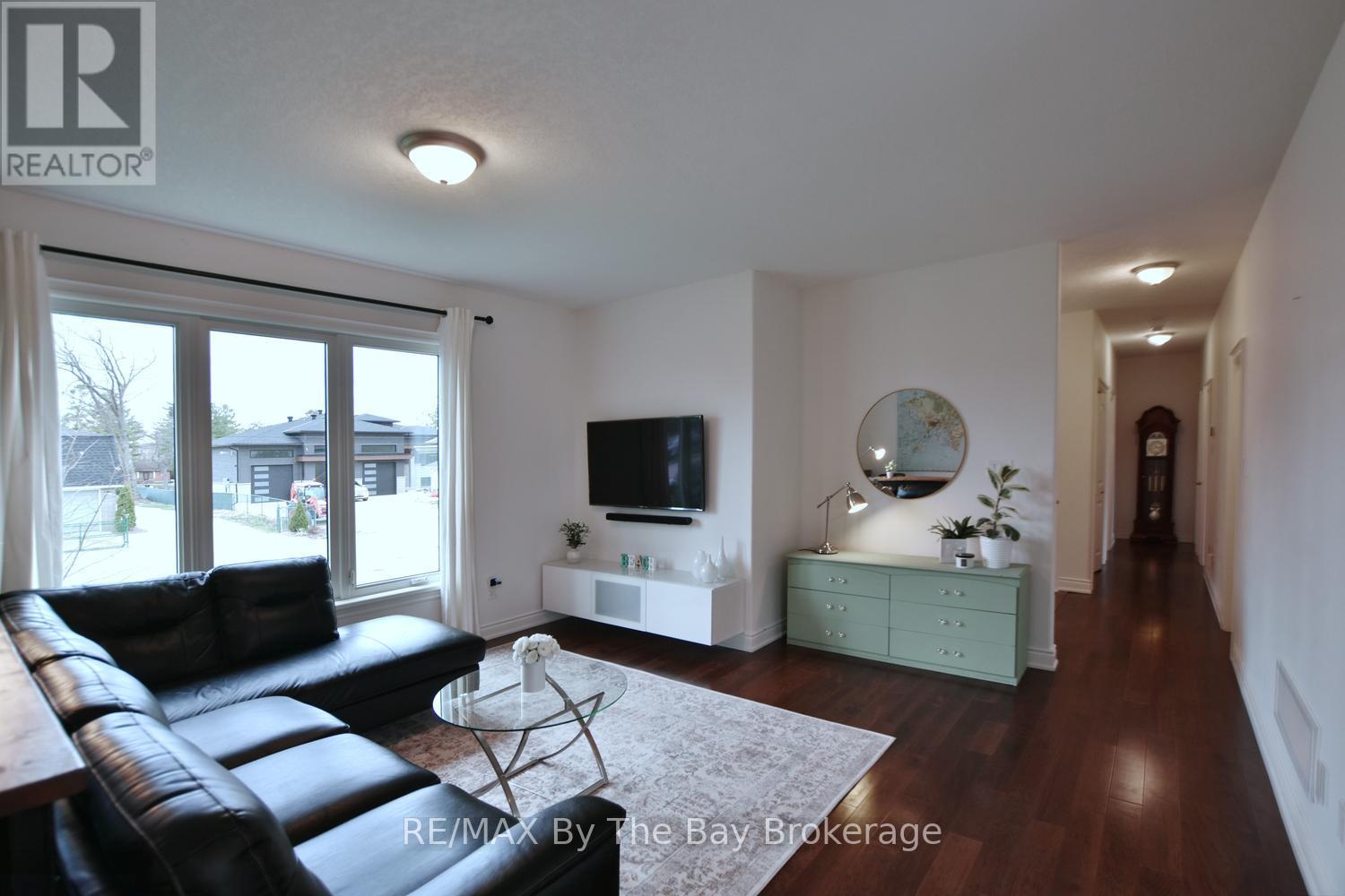 35 Edgewater Road, Wasaga Beach, Ontario  L9Z 2W5 - Photo 9 - S13104100
