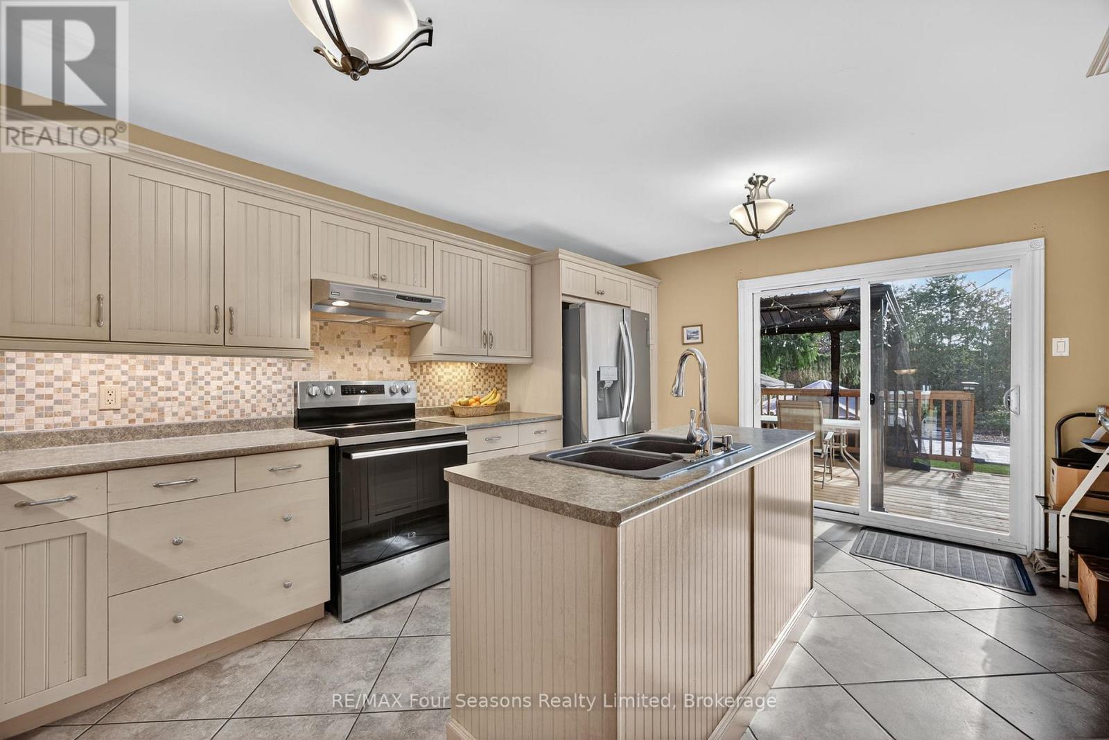 7 Batteaux Road, Clearview (Nottawa), Ontario  L0M 1P0 - Photo 9 - S13104106