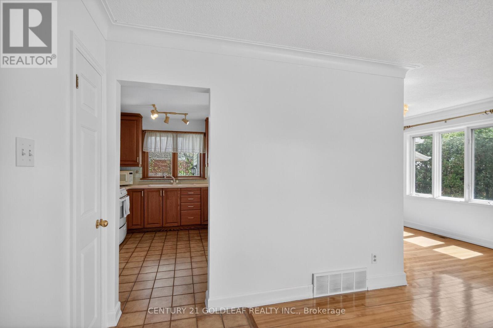 13 Crownhill Street, Ottawa, Ontario  K1J 7K1 - Photo 5 - X13080710