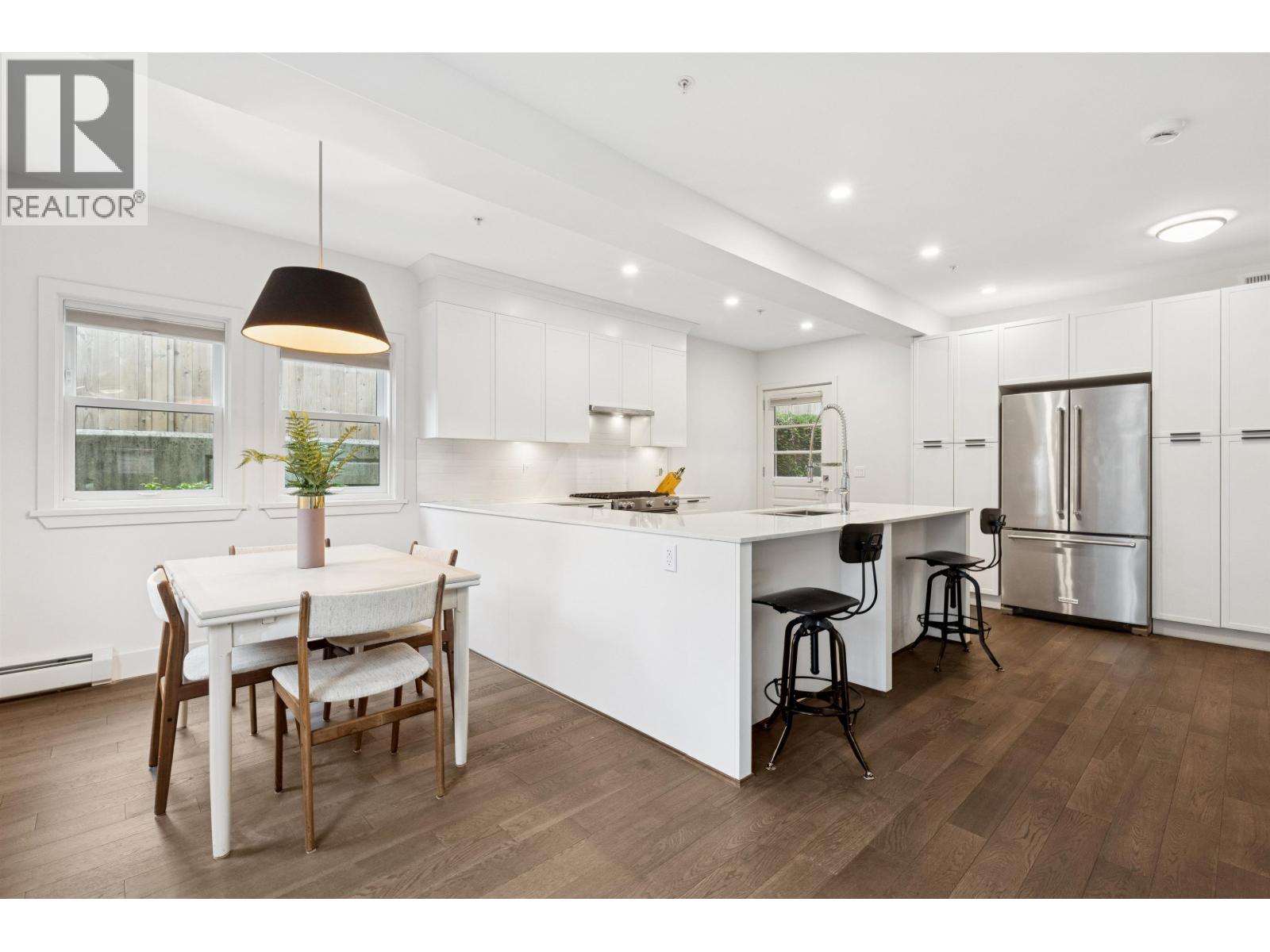 2 244 E 5th Street, North Vancouver, British Columbia  V7L 1L7 - Photo 3 - R3121358