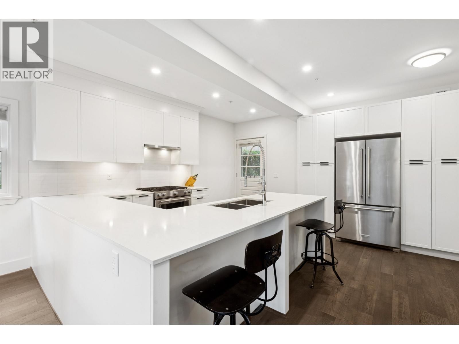 2 244 E 5th Street, North Vancouver, British Columbia  V7L 1L7 - Photo 6 - R3121358