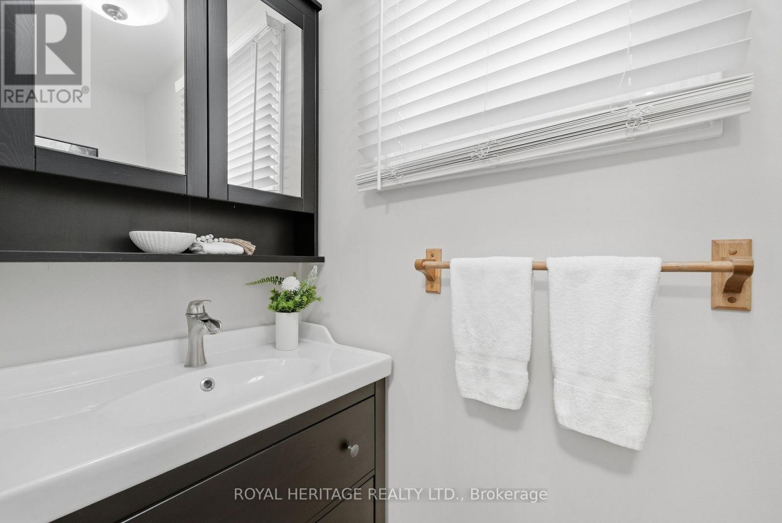 24 Summerlea Court, Clarington, Ontario  L1E 1B5 - Photo 13 - E13104074