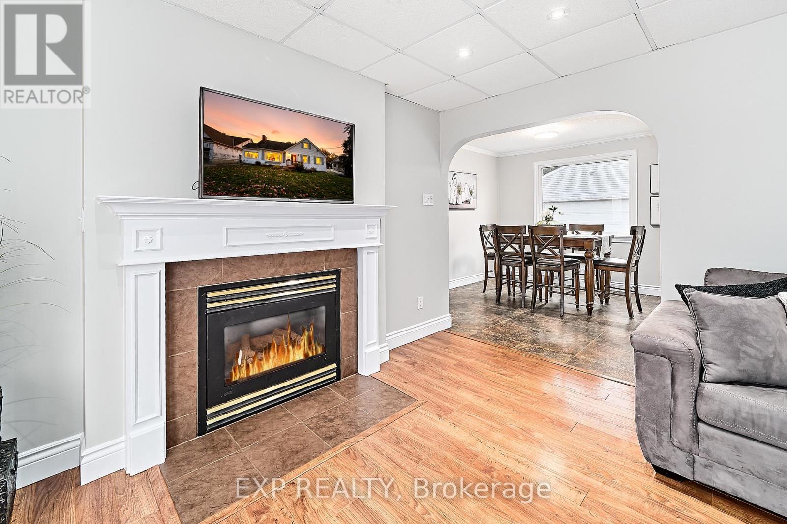 17 Eastwood Avenue N, Oshawa, Ontario  L1G 3Y5 - Photo 14 - E13104122
