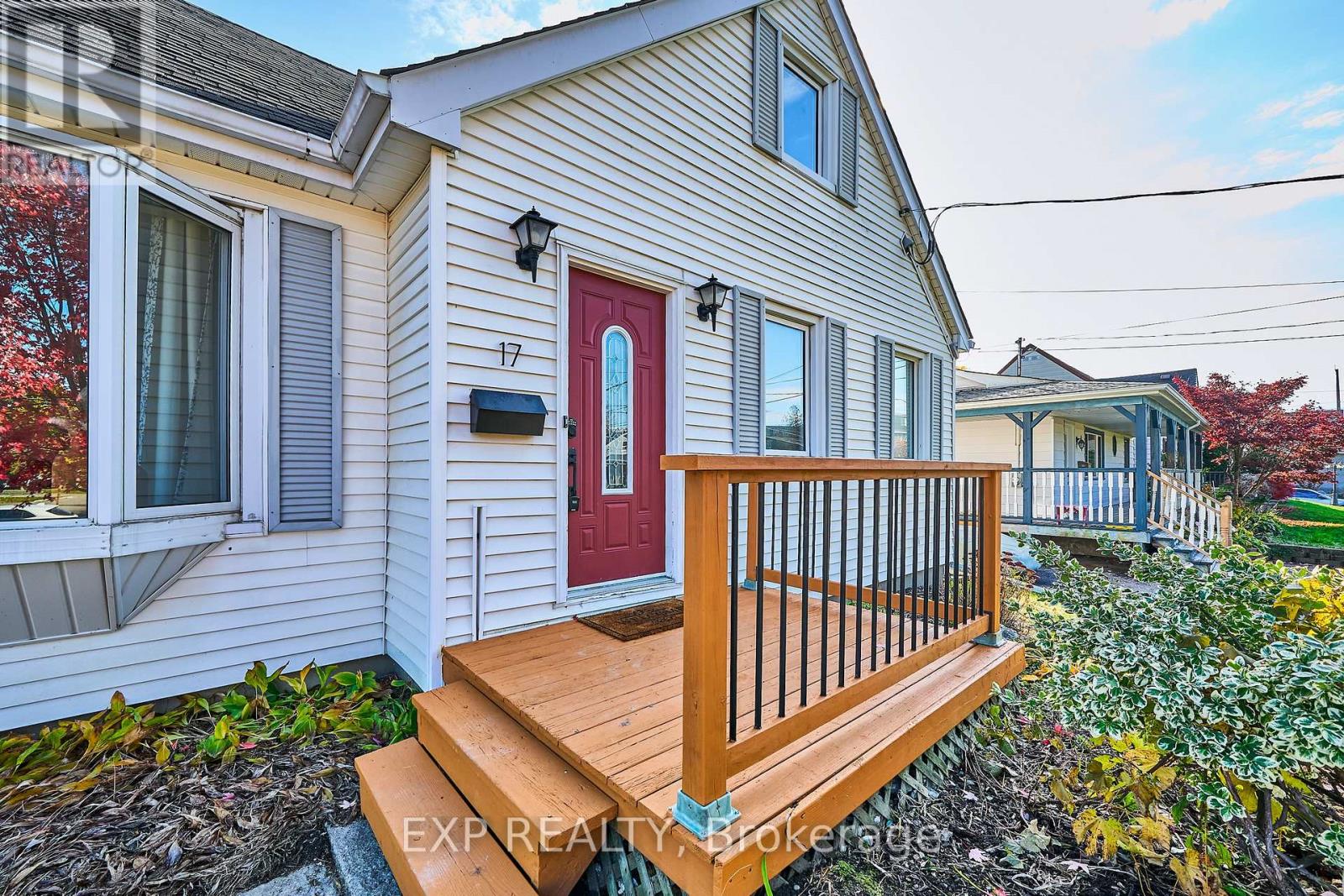 17 Eastwood Avenue N, Oshawa, Ontario  L1G 3Y5 - Photo 2 - E13104122