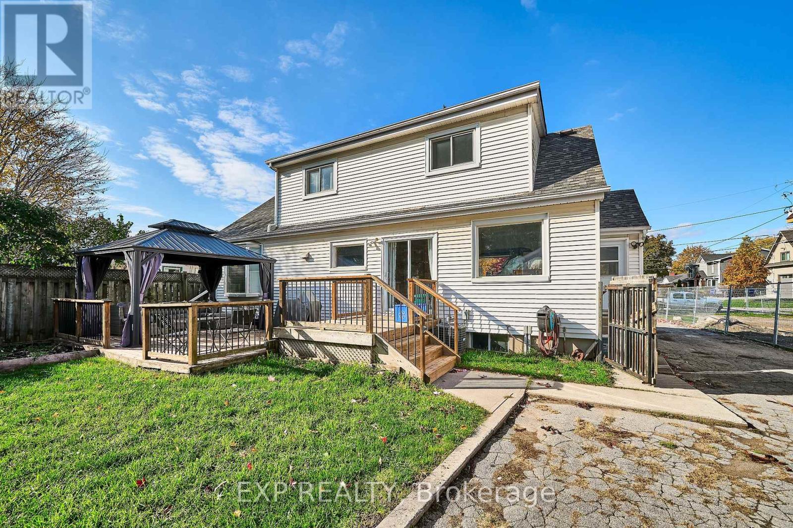 17 Eastwood Avenue N, Oshawa, Ontario  L1G 3Y5 - Photo 4 - E13104122