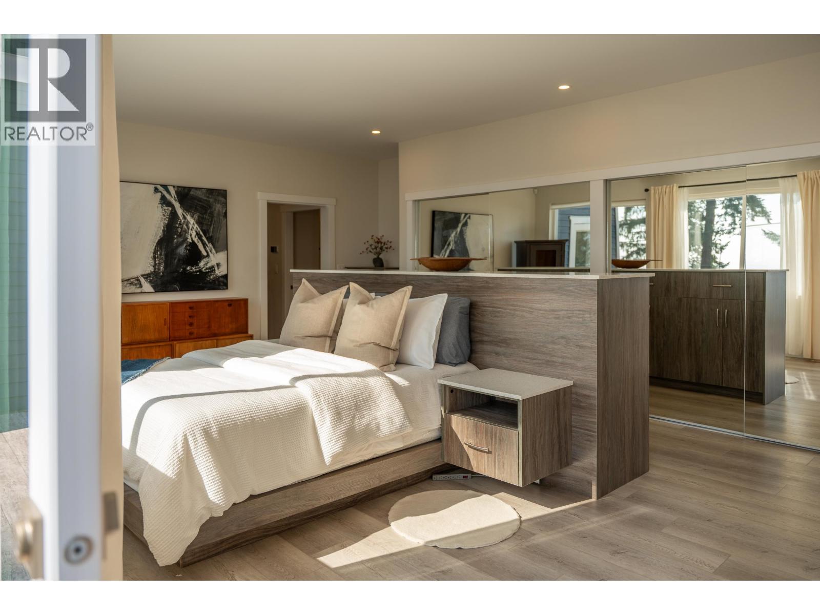 1590 Ocean Beach Esplanade, Gibsons, British Columbia  V0N 1V5 - Photo 25 - R3121350