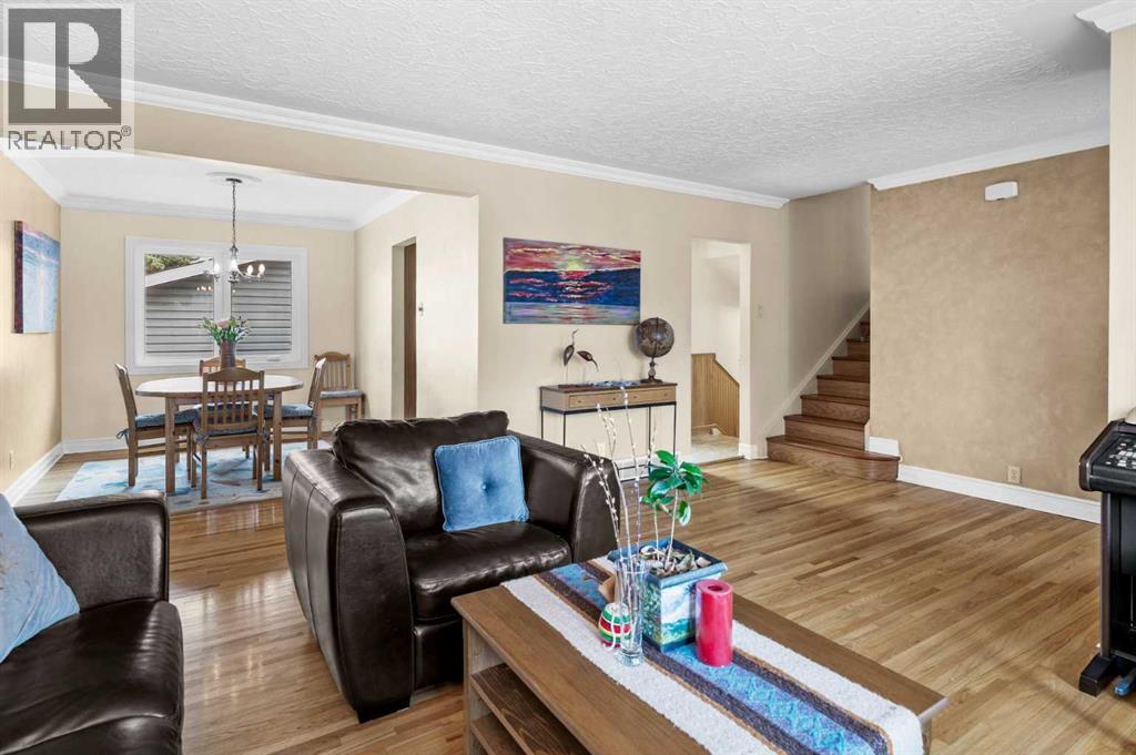 3816 Brighton Drive Nw, Calgary, Alberta  T2L 1G8 - Photo 9 - A2304950