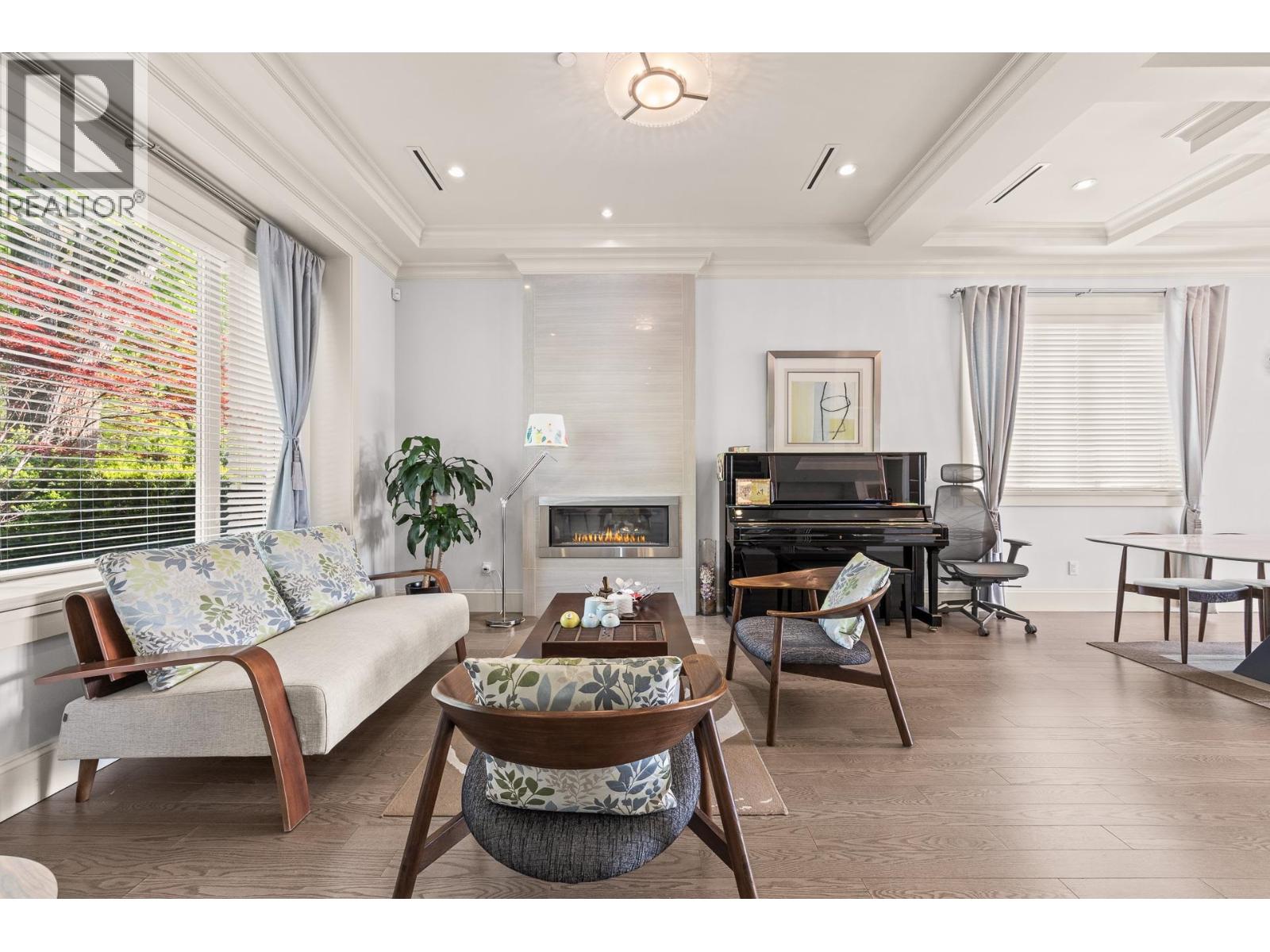 7547 Selkirk Street, Vancouver, British Columbia  V6P 4H3 - Photo 2 - R3120514