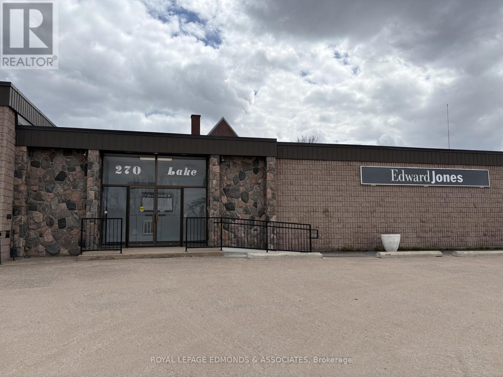 C - 270 Lake Street, Pembroke, Ontario  K8A 7Y9 - Photo 2 - X13104008