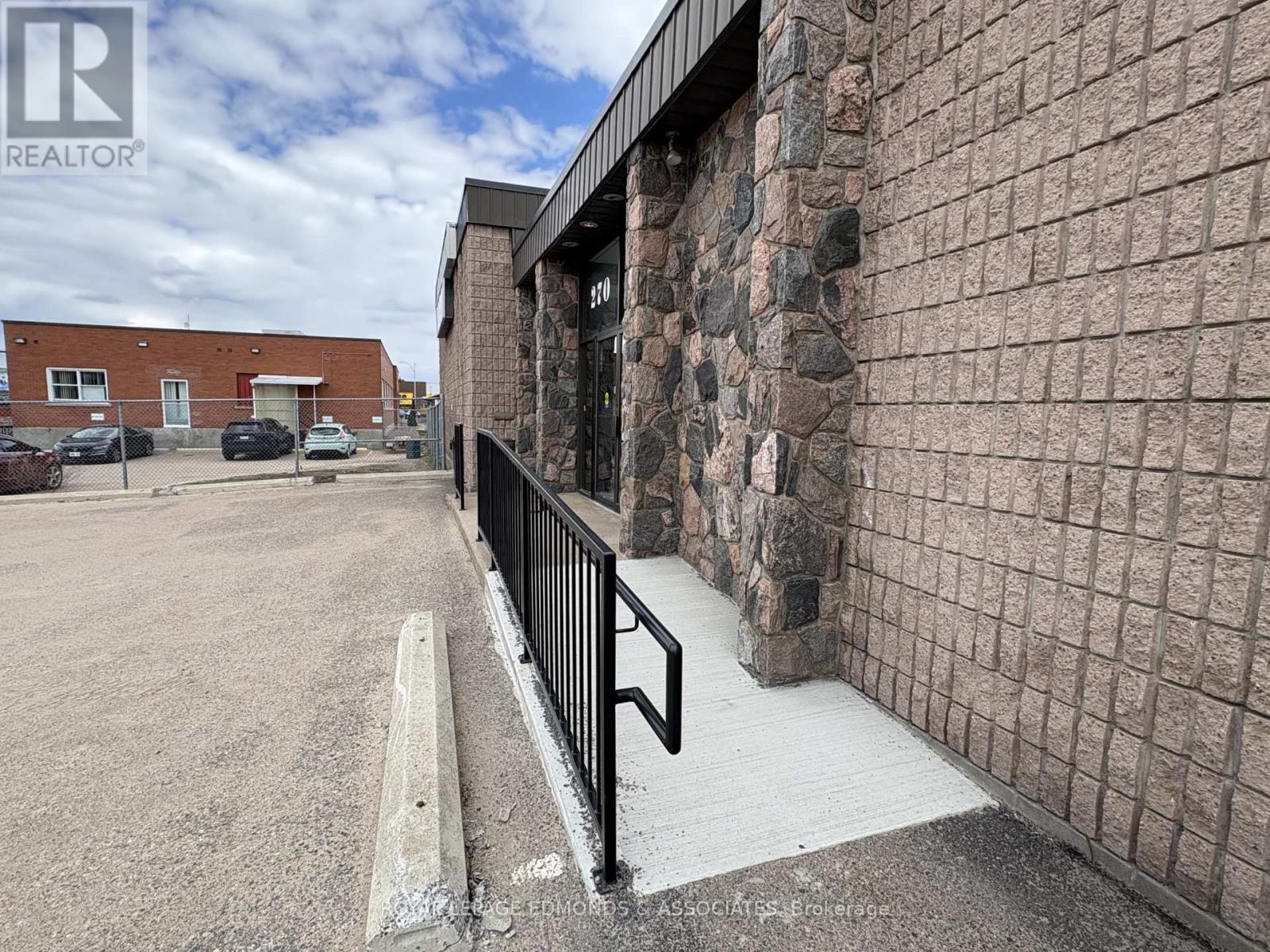 A,b - 270 Lake Street, Pembroke, Ontario  K8A 7Y9 - Photo 3 - X13104046