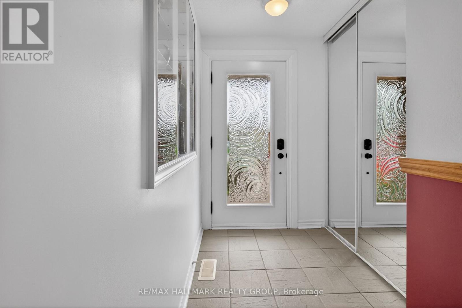 6075 Forestglen Crescent, Ottawa, Ontario  K1C 5N6 - Photo 3 - X13104124