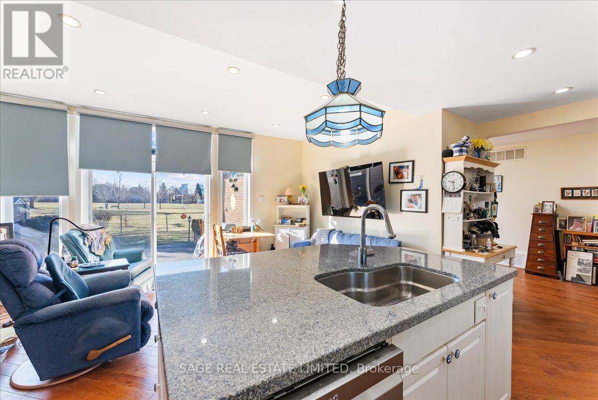 27 Kathrose Drive, Toronto, Ontario  M2J 3P4 - Photo 11 - C13103984