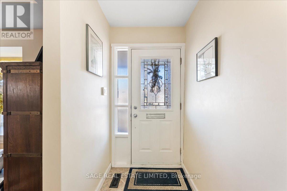 27 Kathrose Drive, Toronto, Ontario  M2J 3P4 - Photo 3 - C13103984