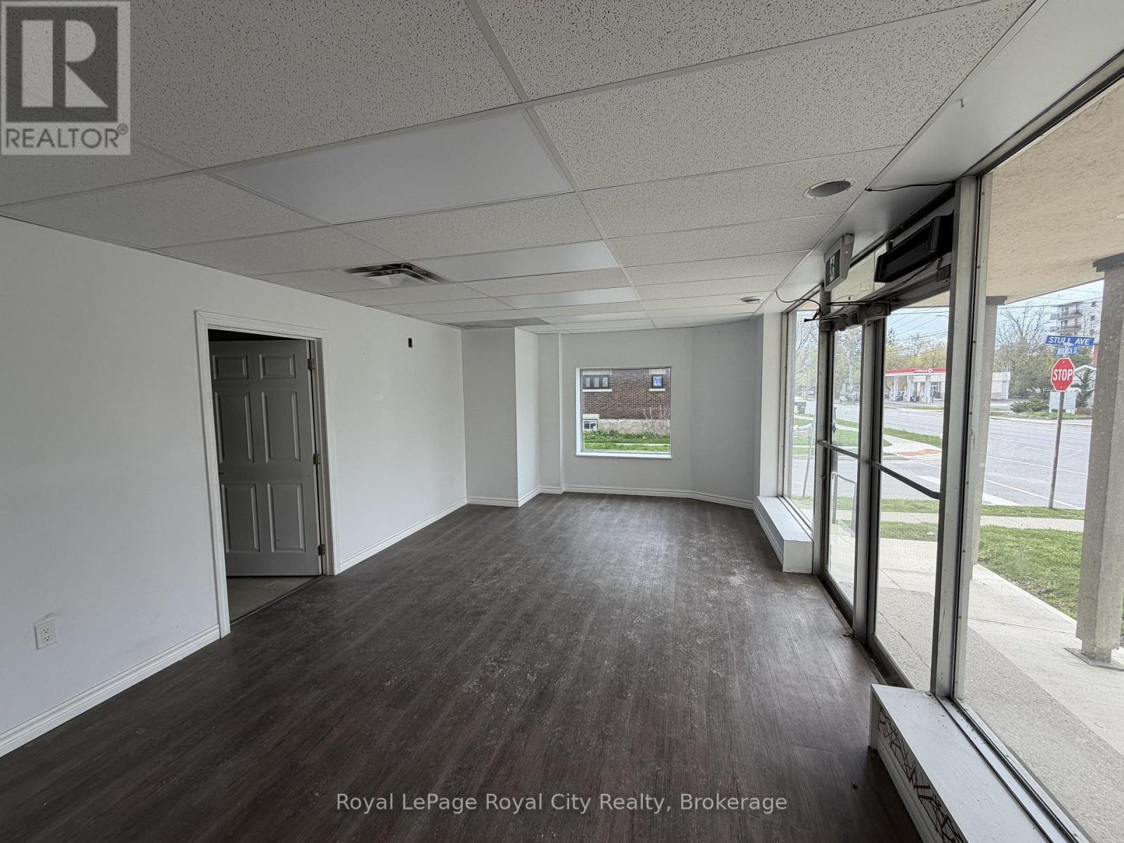 Main Level - 563 Woolwich Street, Guelph, Ontario  N1H 3Y4 - Photo 3 - X12990872