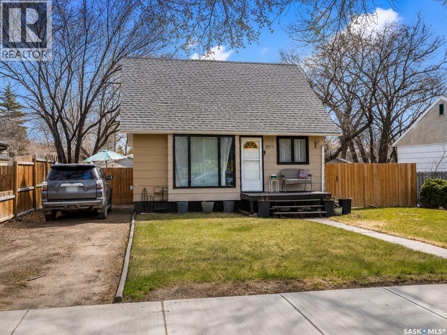 1075 8th AVENUE NW, Moose Jaw, Saskatchewan