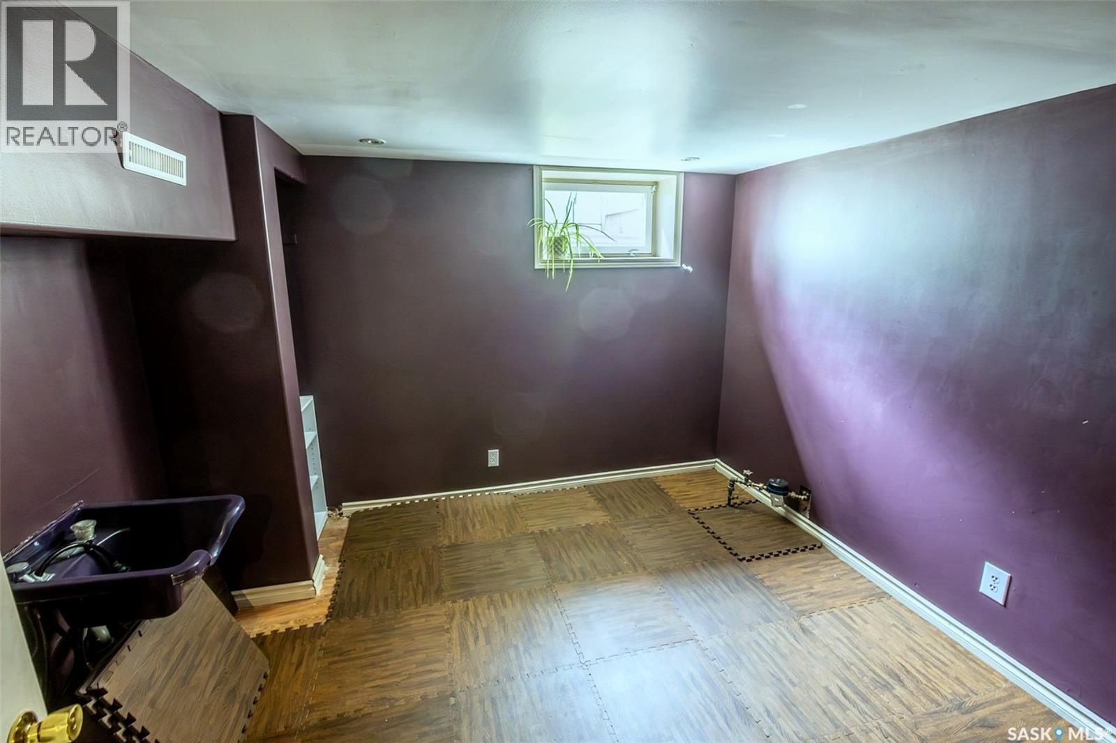 1075 8th Avenue Nw, Moose Jaw, Saskatchewan  S6H 4G2 - Photo 14 - SK035442