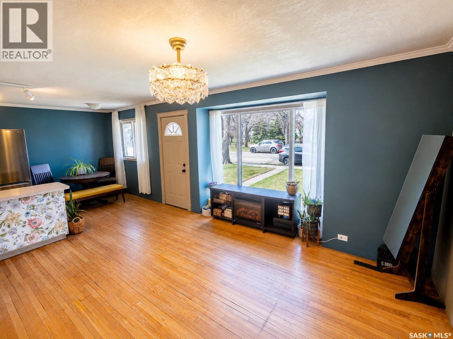 1075 8th Avenue Nw, Moose Jaw, Saskatchewan  S6H 4G2 - Photo 2 - SK035442