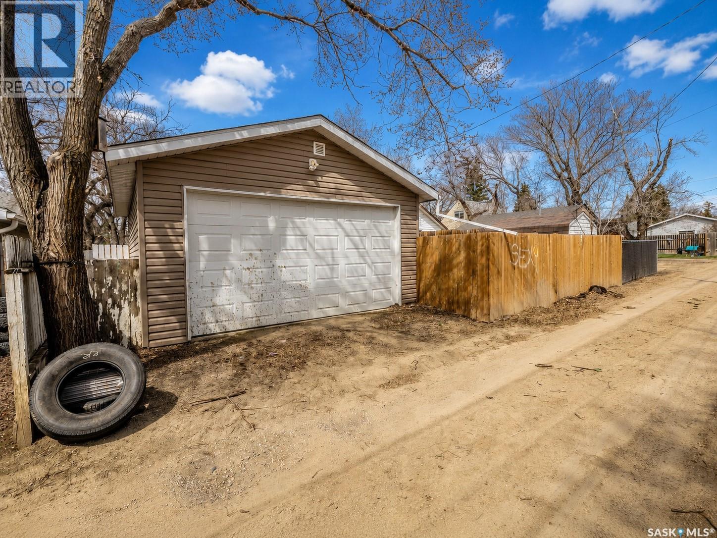 1075 8th Avenue Nw, Moose Jaw, Saskatchewan  S6H 4G2 - Photo 20 - SK035442