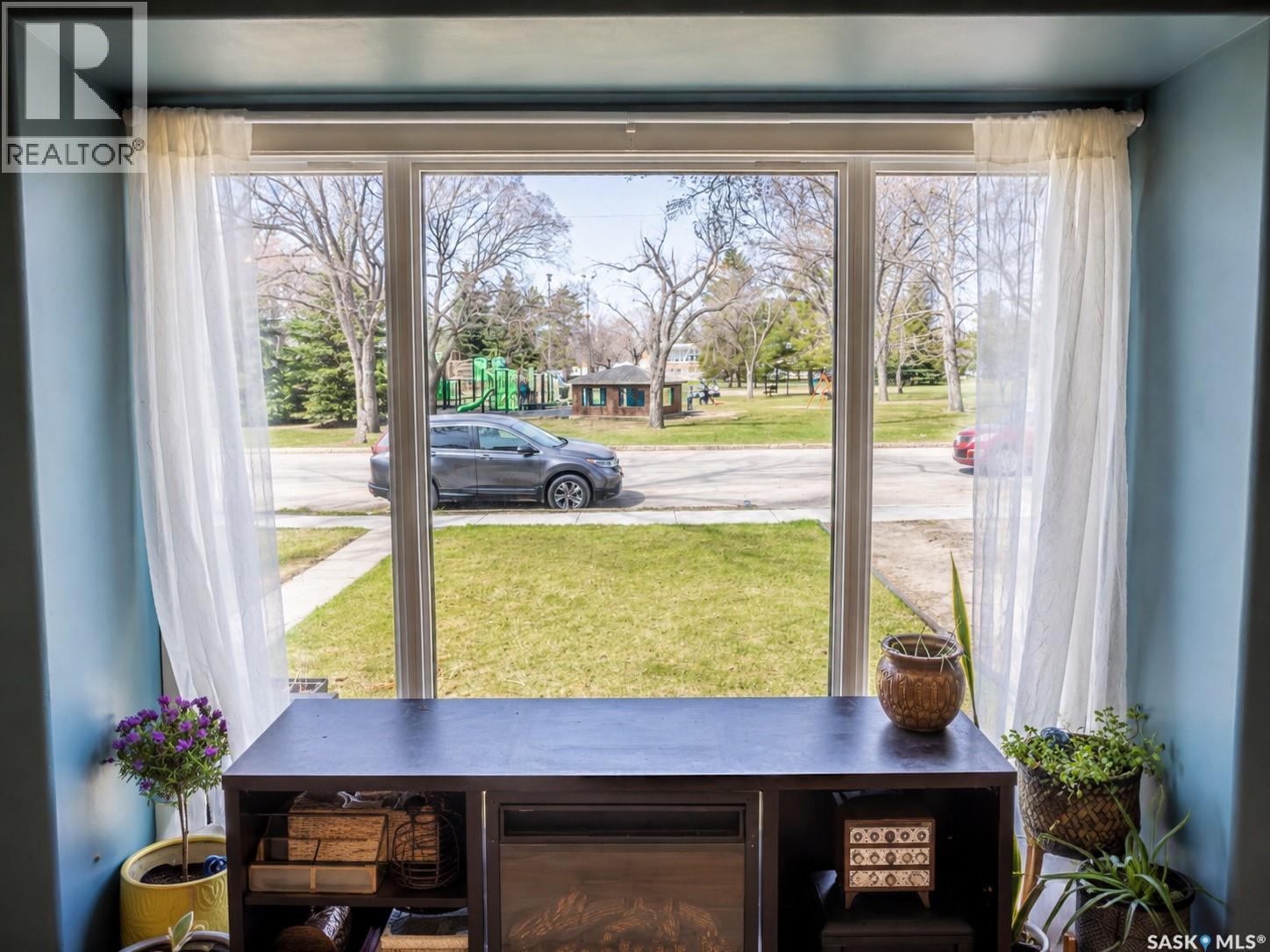 1075 8th Avenue Nw, Moose Jaw, Saskatchewan  S6H 4G2 - Photo 3 - SK035442
