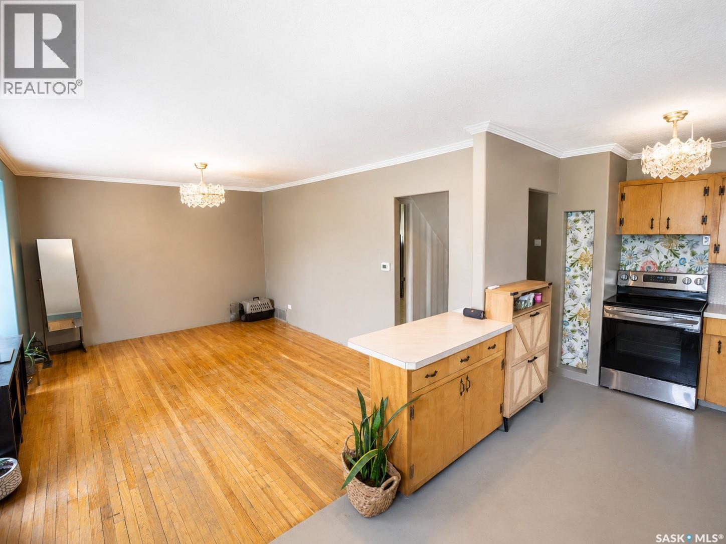 1075 8th Avenue Nw, Moose Jaw, Saskatchewan  S6H 4G2 - Photo 4 - SK035442