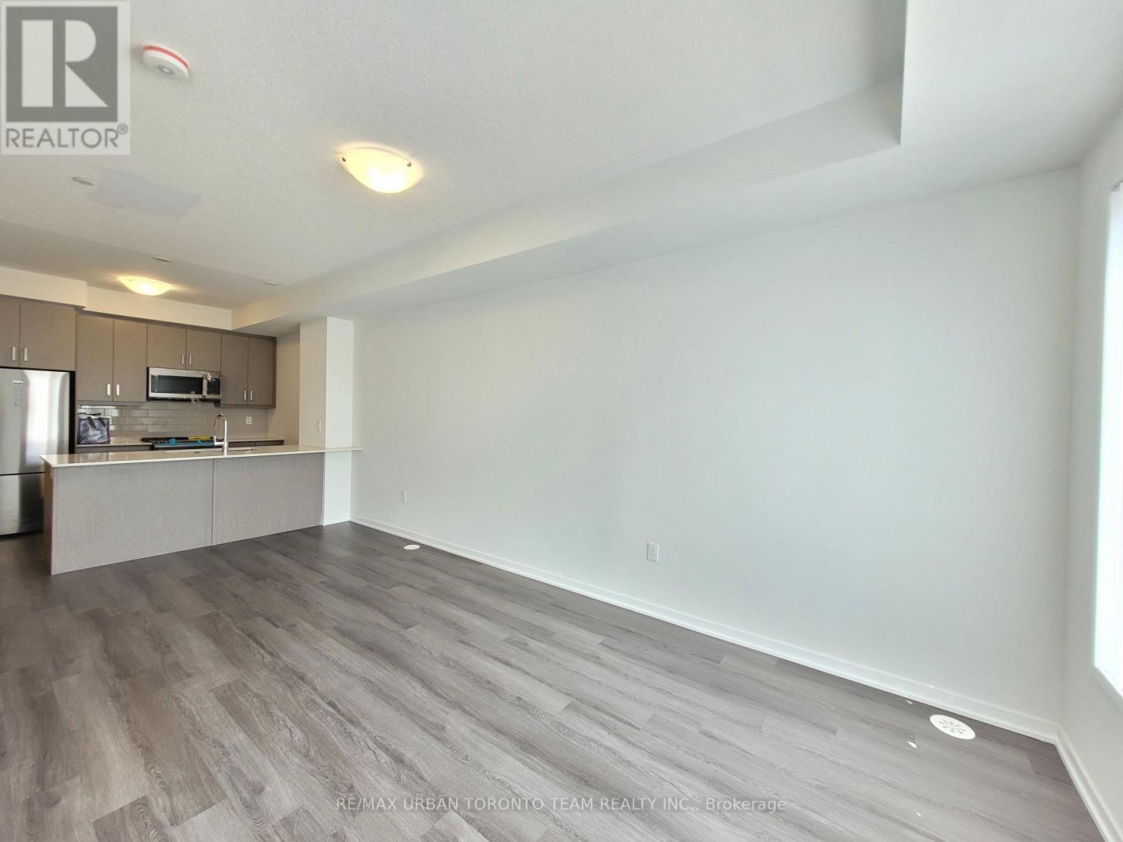 272 - 150 Honeycrisp Cres Crescent, Vaughan, Ontario  L4K 5Z8 - Photo 2 - N13104104