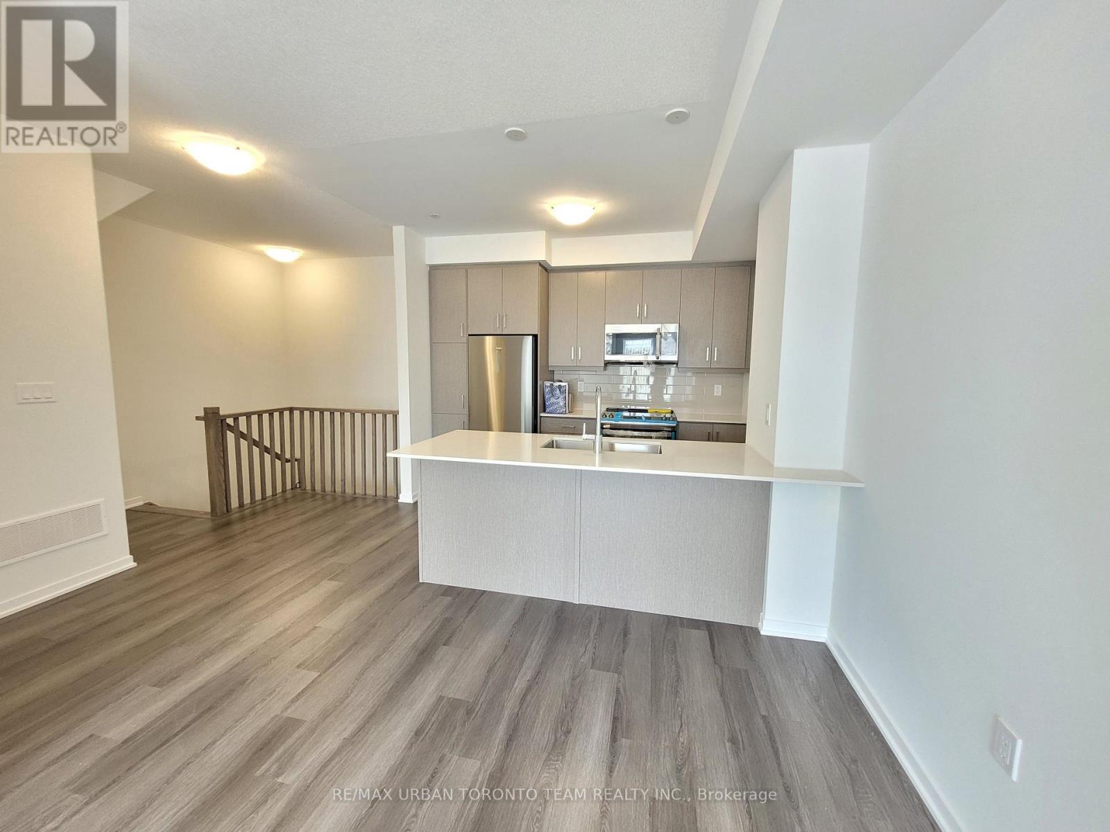 272 - 150 Honeycrisp Cres Crescent, Vaughan, Ontario  L4K 5Z8 - Photo 3 - N13104104