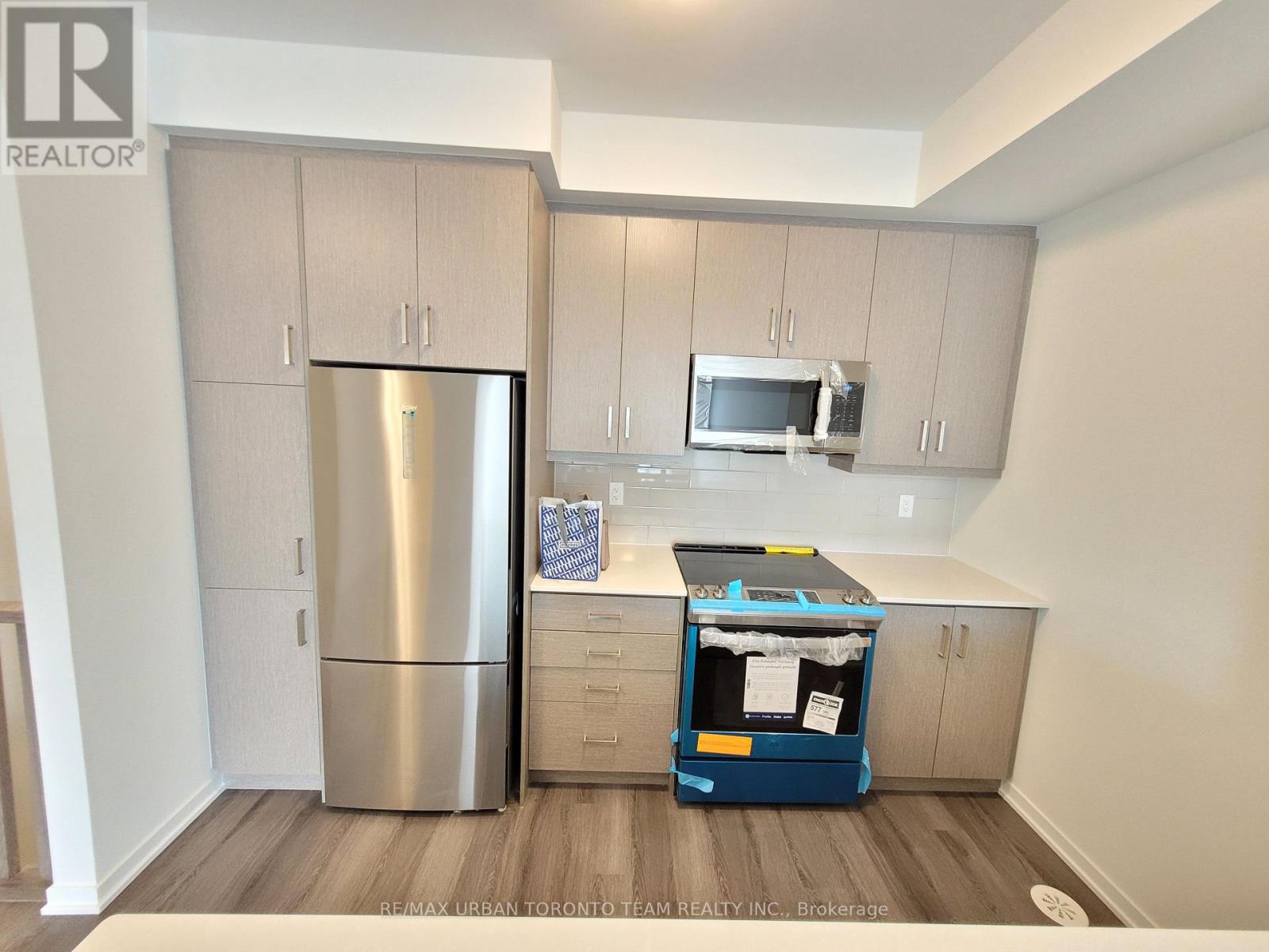 272 - 150 Honeycrisp Cres Crescent, Vaughan, Ontario  L4K 5Z8 - Photo 4 - N13104104